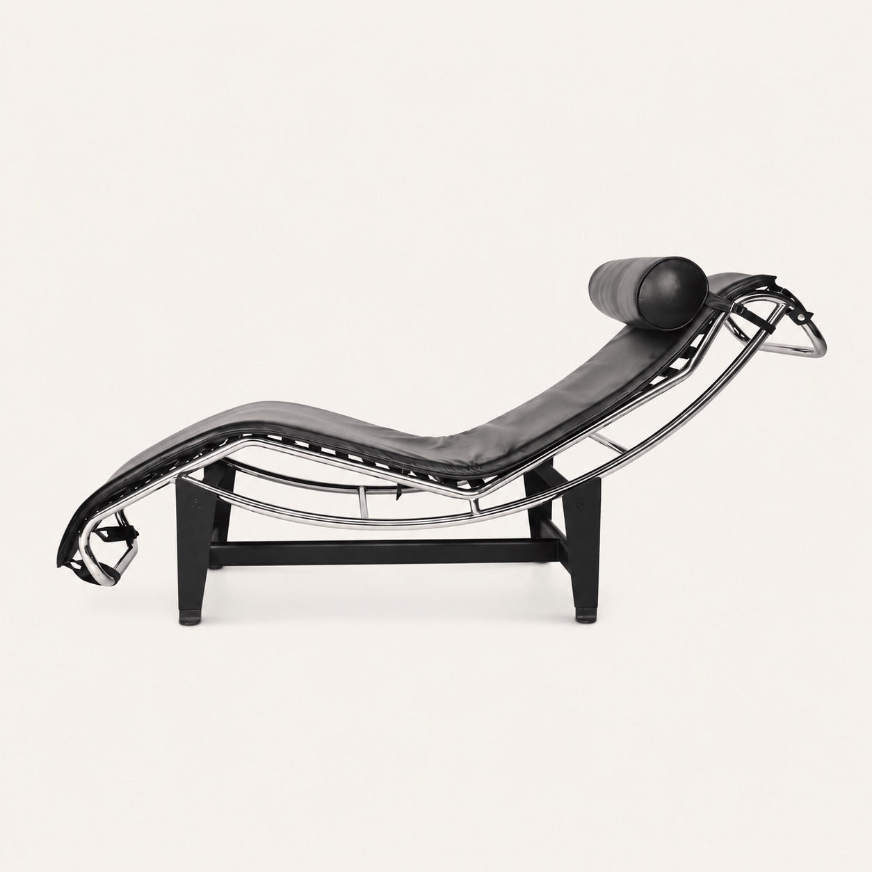 Le Corbusier LC4 Chaise Longue Reproduction Chaise Lounge
